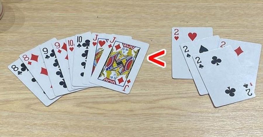 Trong Tiến Lên bốn đôi thông có chặt được tứ quý không?